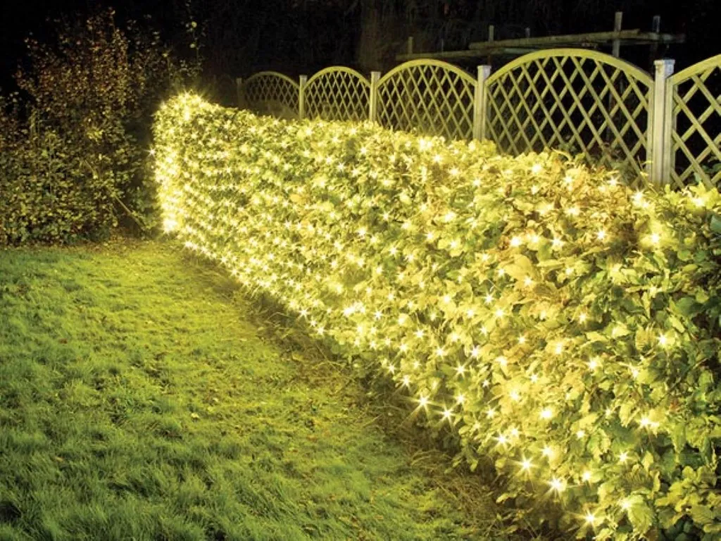 Netlight LED - 2 x 2 m - 144 warm white lamps - black wire - 36 V